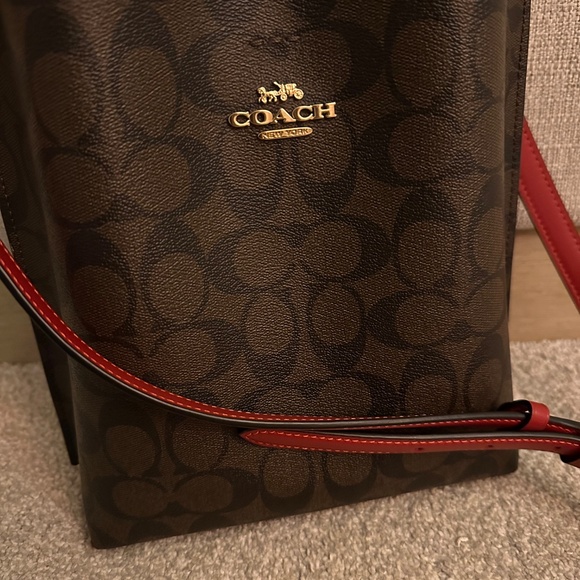 COACH MOLLIE BUCKET BAG IN SIGNATURE CANVAS GOLD/BROWN RED - Picture 3 of 4